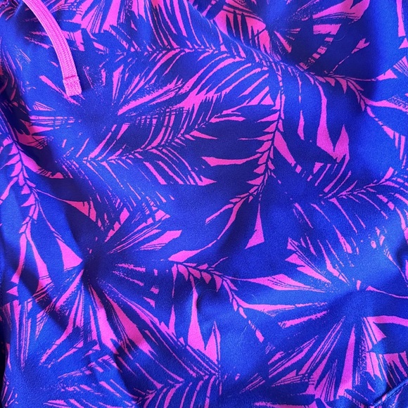 Columbia PFG Women’s Shorts - Size Medium - Purple Floral Shorts w/ Back Pocket - Picture 2 of 9